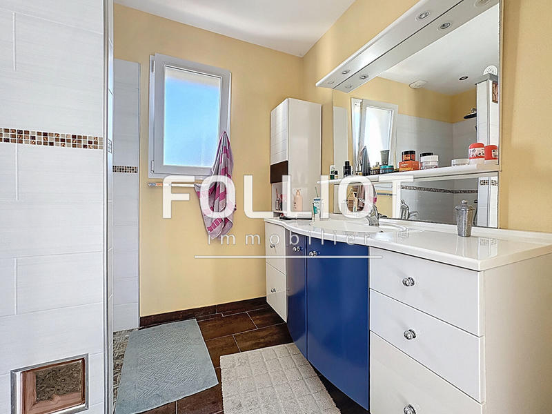 Maison - 225 m² - 8 pièces