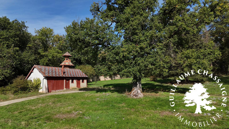 Maison traditionnelle - 261 m² - 9 pièces