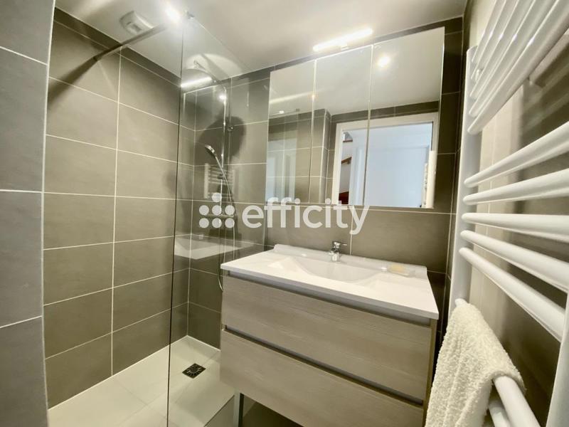 Appartement - 98 m² - 6 pièces