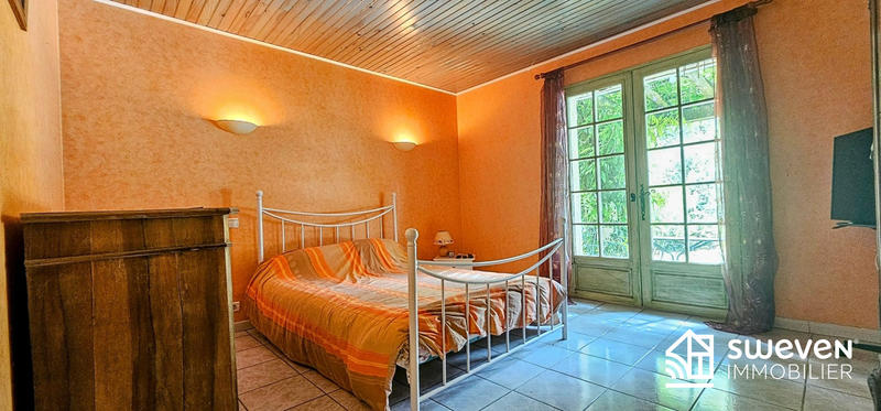 Maison traditionnelle - 202 m² - 7 pièces