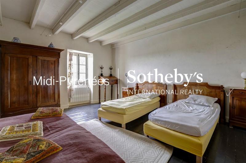 Maison - 256 m² - 7 pièces