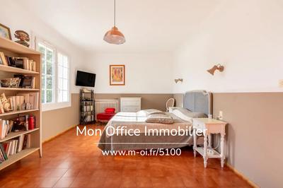 Demeure - 205 m² - 5 pièces