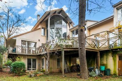 Maison - 399 m² - 15 pièces