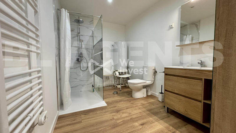 Maison - 235 m² - 9 pièces