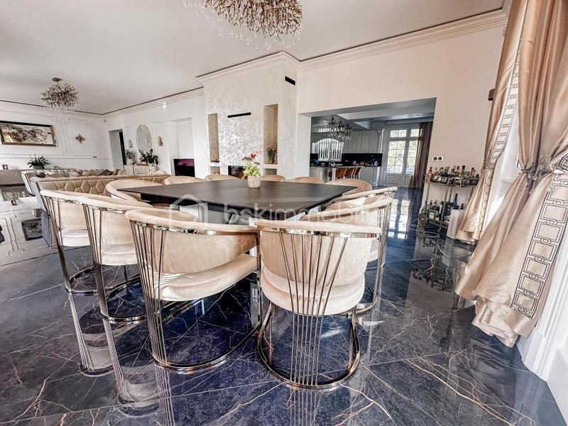 Demeure - 496 m² - 14 pièces