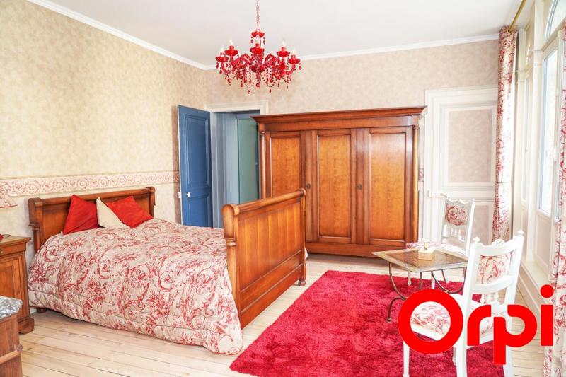 Maison - 340 m² - 7 pièces