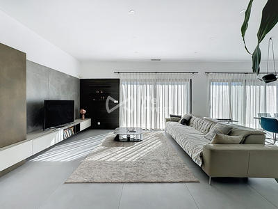 Villa - 200 m² - 8 pièces