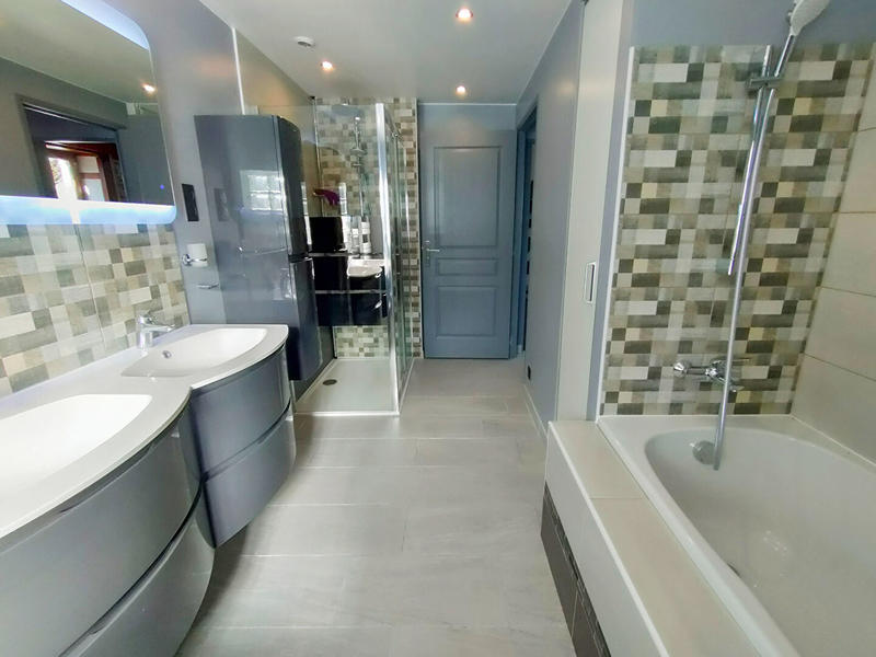 Maison - 154 m² - 8 pièces