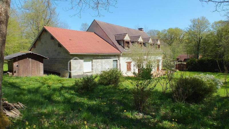 Maison traditionnelle - 219 m² - 10 pièces