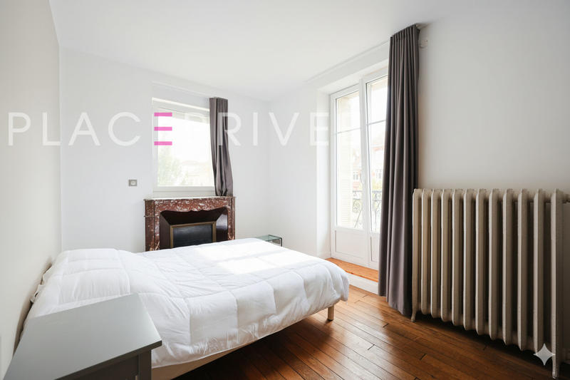 Maison - 400 m² - 12 pièces