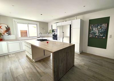 Maison - 250 m² - 8 pièces