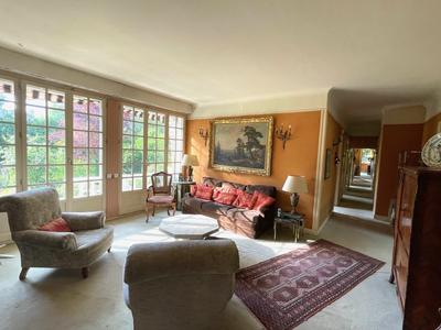 Maison traditionnelle - 185 m² - 7 pièces