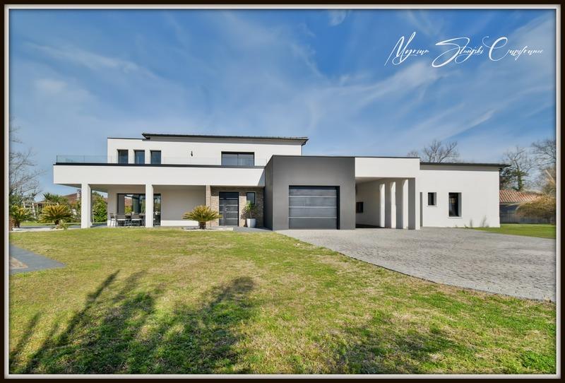 Propriété - 290 m² - 8 pièces