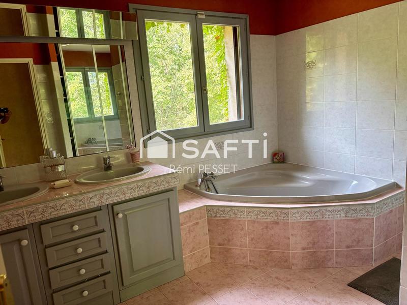 Maison - 180 m² - 6 pièces