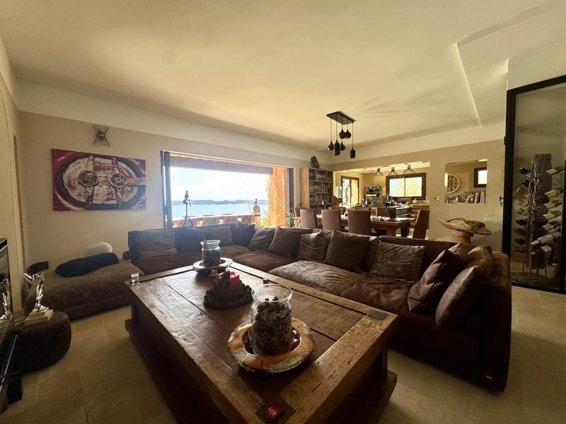 Maison - 210 m² - 7 pièces