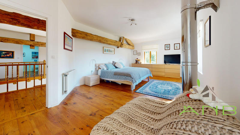 Maison - 240 m² - 13 pièces