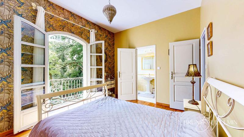 Maison - 206 m² - 8 pièces