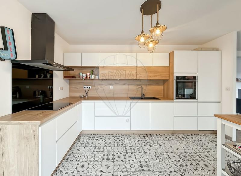 Demeure - 161 m² - 6 pièces