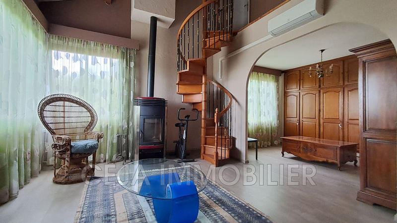 Maison - 223 m² - 8 pièces