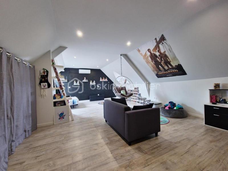 Maison - 220 m² - 7 pièces