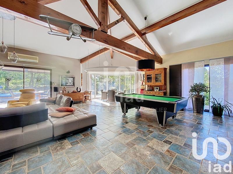 Maison - 242 m² - 9 pièces