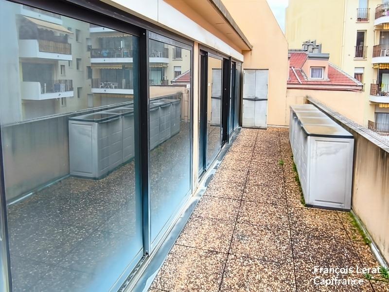 Local d'activité / Entrepôt - 83 m² - 6 pièces
