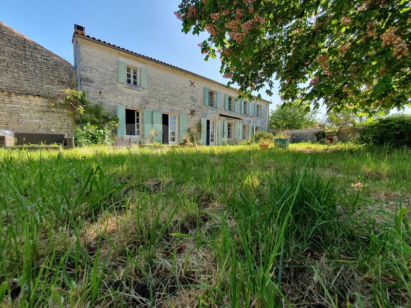 Maison en pierre - 213 m² - 8 pièces