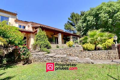 Villa - 210 m² - 9 pièces