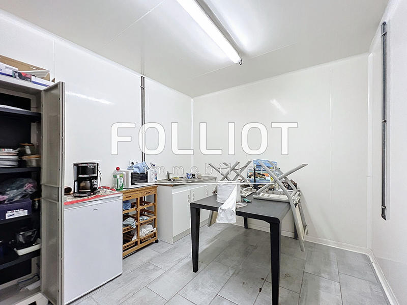 Local d'activité / Entrepôt - 213 m²