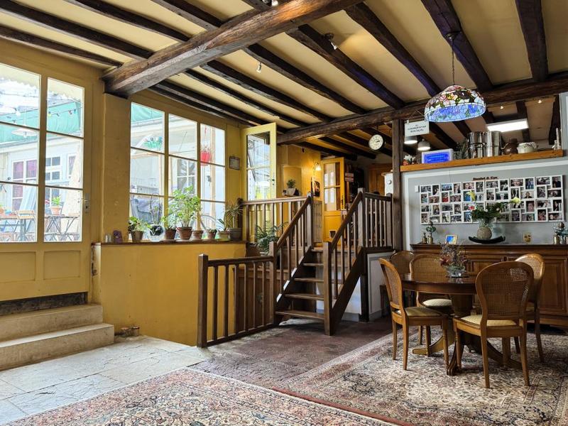 Maison - 280 m² - 10 pièces