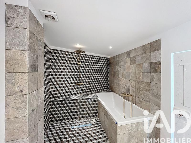 Maison - 180 m² - 5 pièces