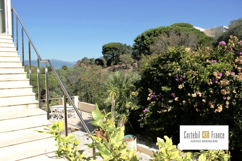 Villa - 245 m² - 9 pièces