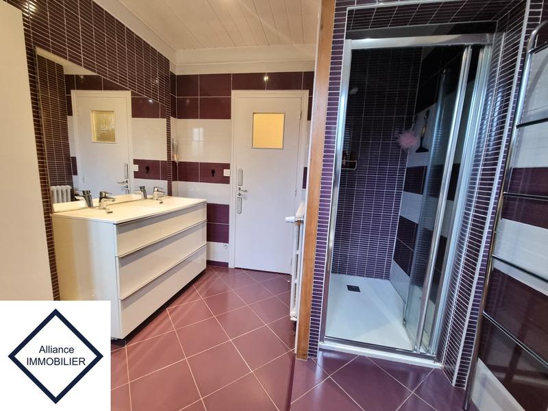 Maison - 196 m² - 7 pièces