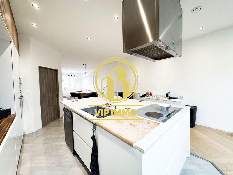 Maison - 170 m² - 8 pièces