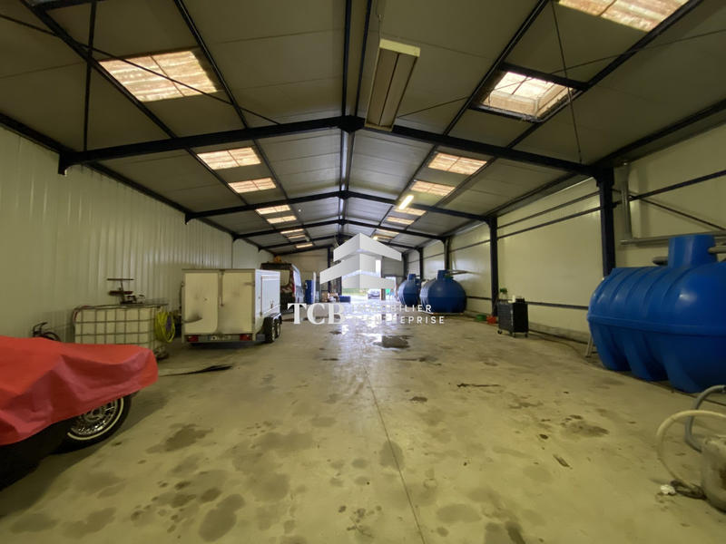Local d'activités - 330 m²