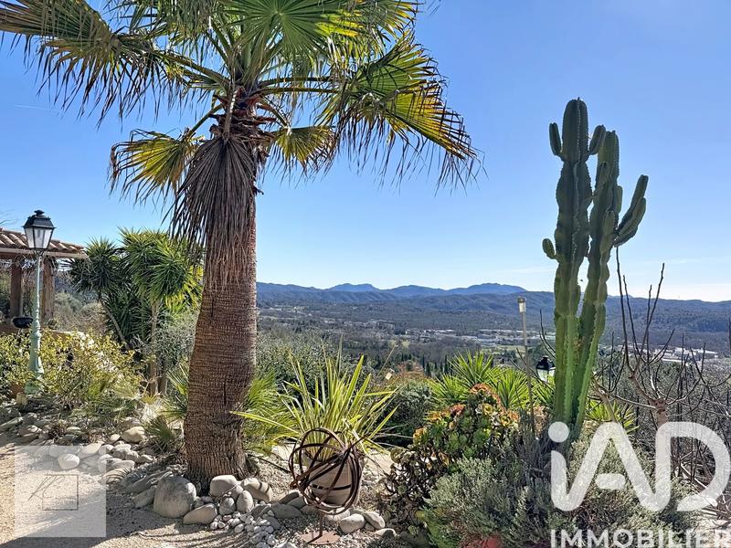 Maison - 214 m² - 6 pièces