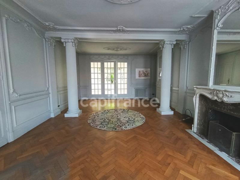 Maison bourgeoise - 330 m² - 10 pièces