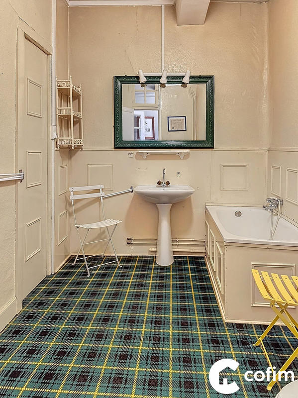 Maison - 272 m² - 10 pièces