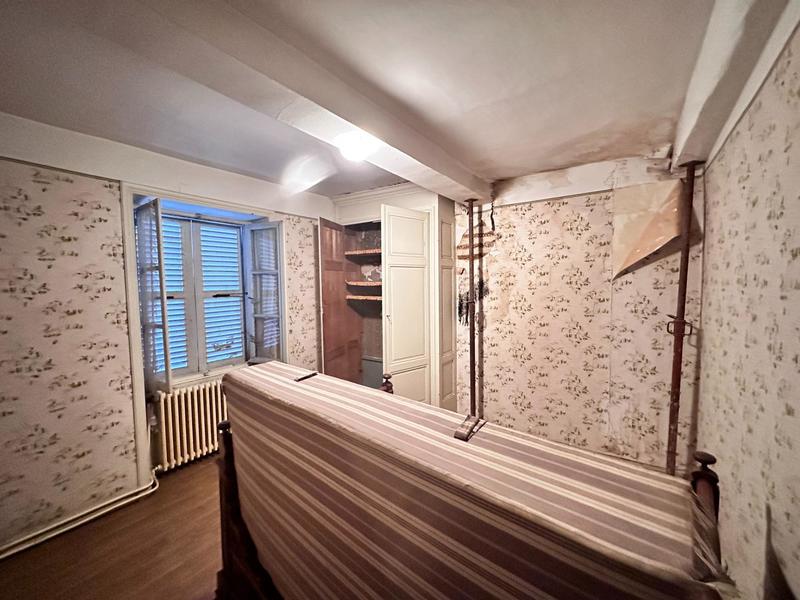 Maison - 220 m² - 8 pièces