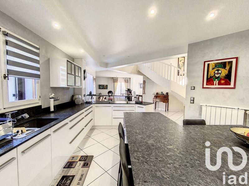 Maison - 270 m² - 6 pièces