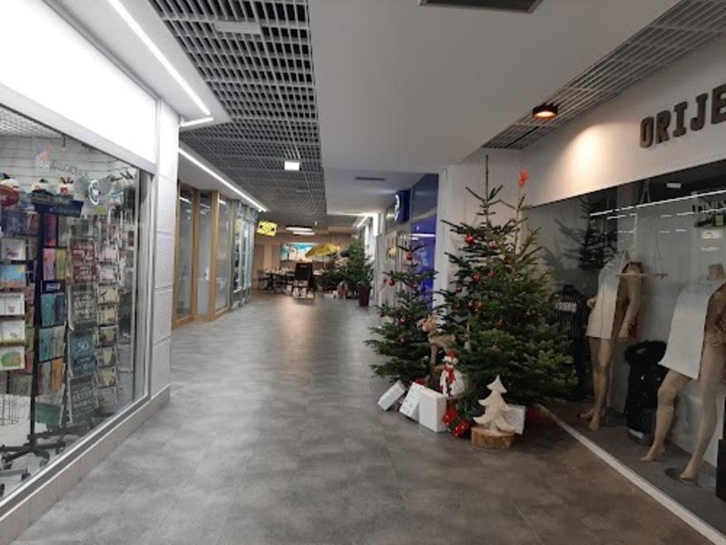 Local commercial - 2 226 m² - 2 pièces