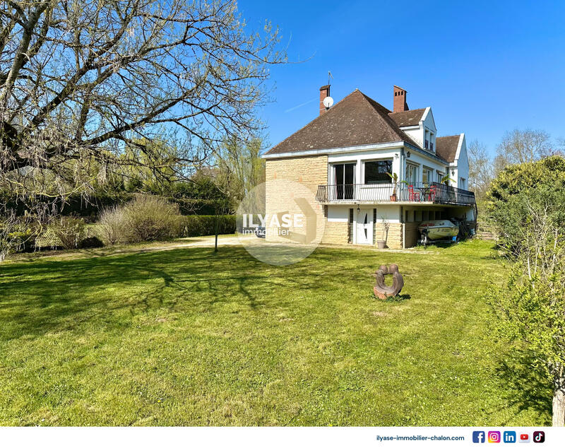 Maison - 212 m² - 7 pièces