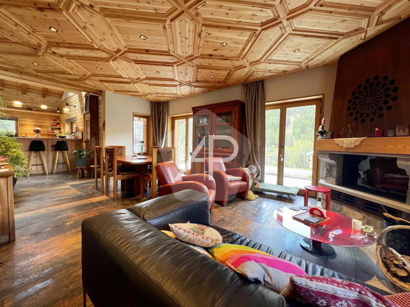 Maison - 180 m² - 2 pièces