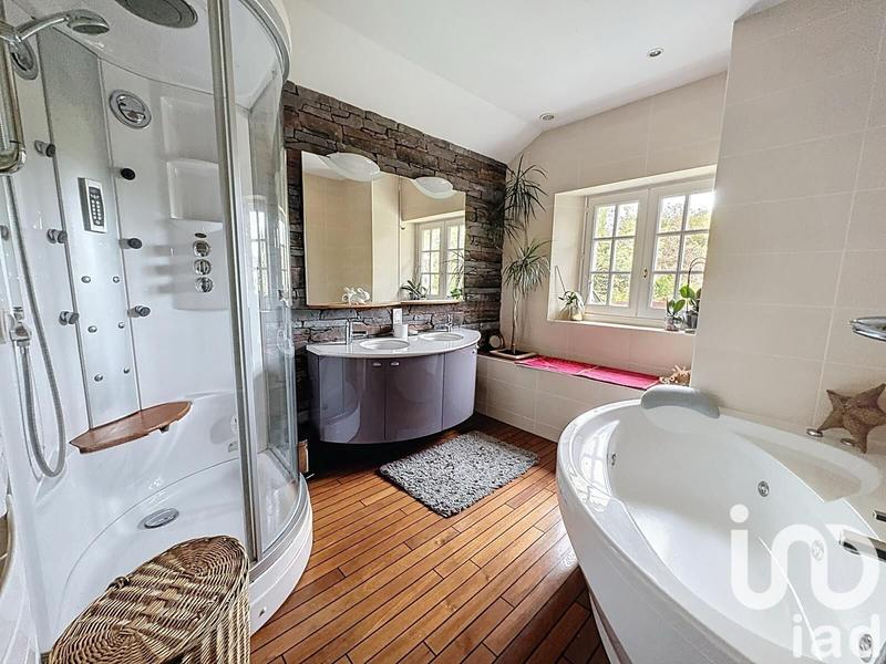 Maison - 230 m² - 6 pièces