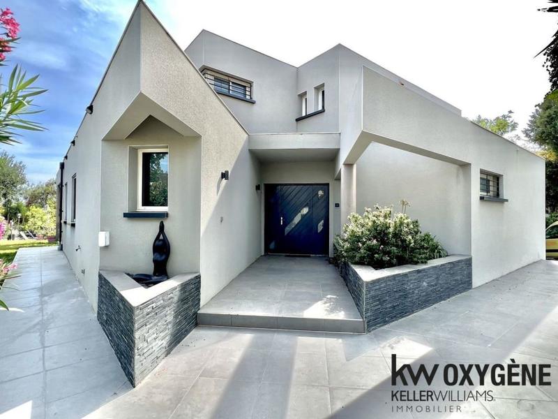 Maison - 218 m² - 7 pièces