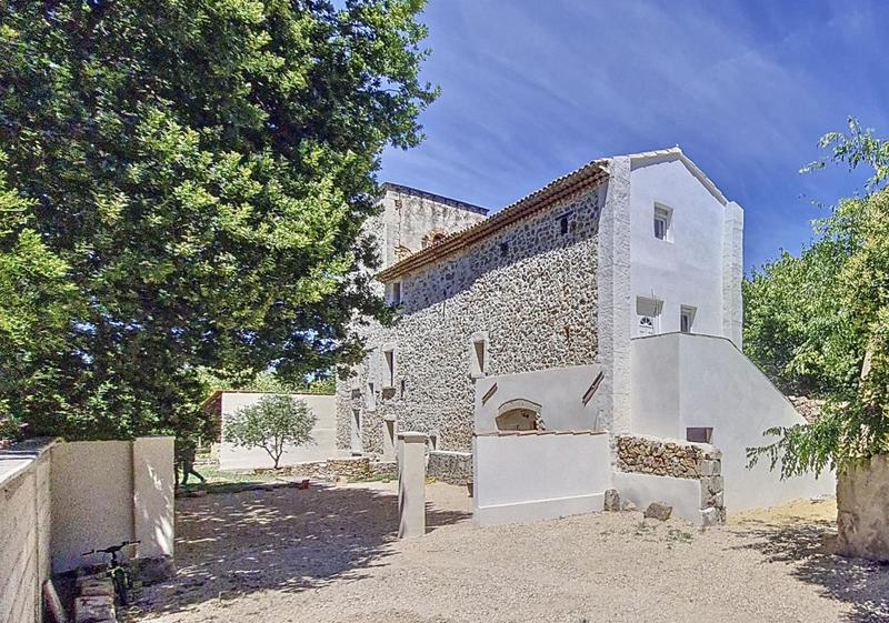 Mas - 340 m² - 7 pièces