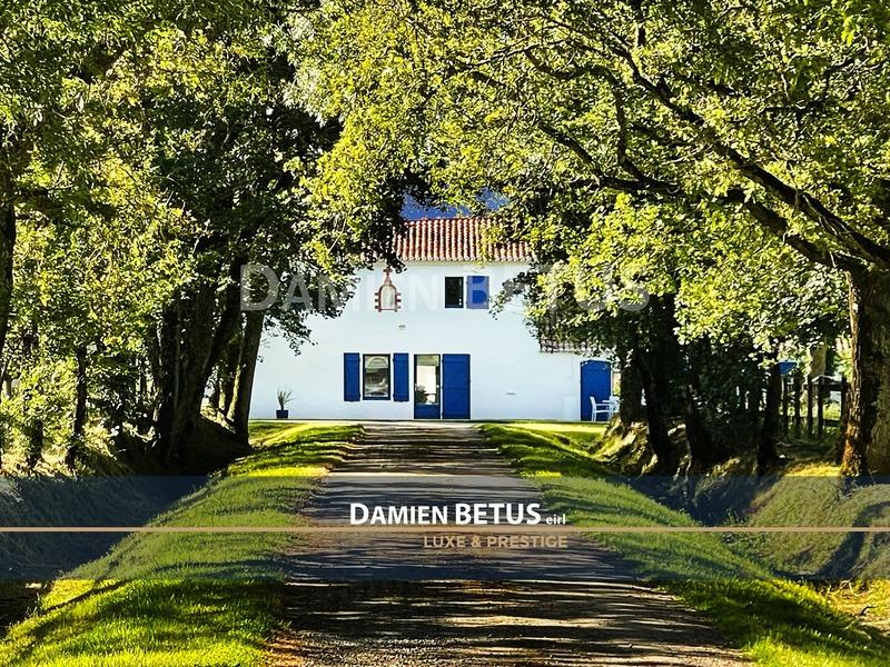 Maison - 186 m² - 11 pièces