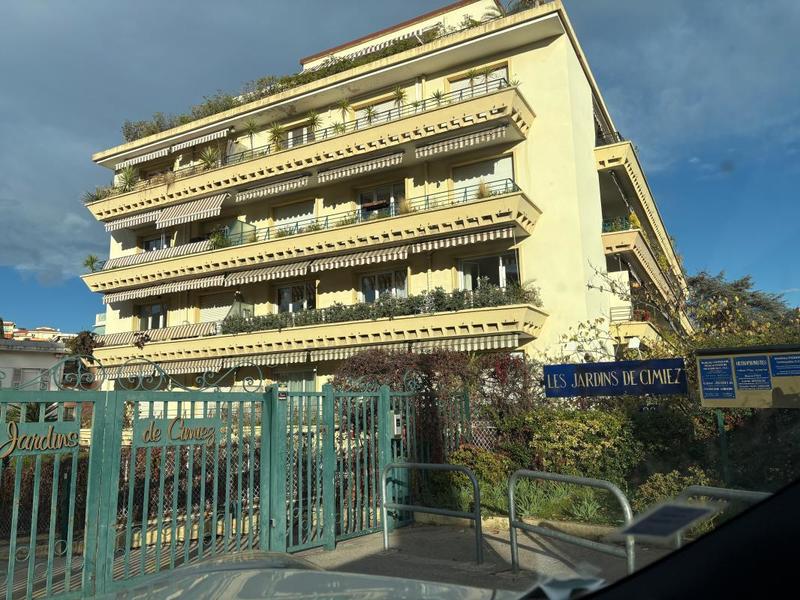 Appartement - 77 m² - 4 pièces