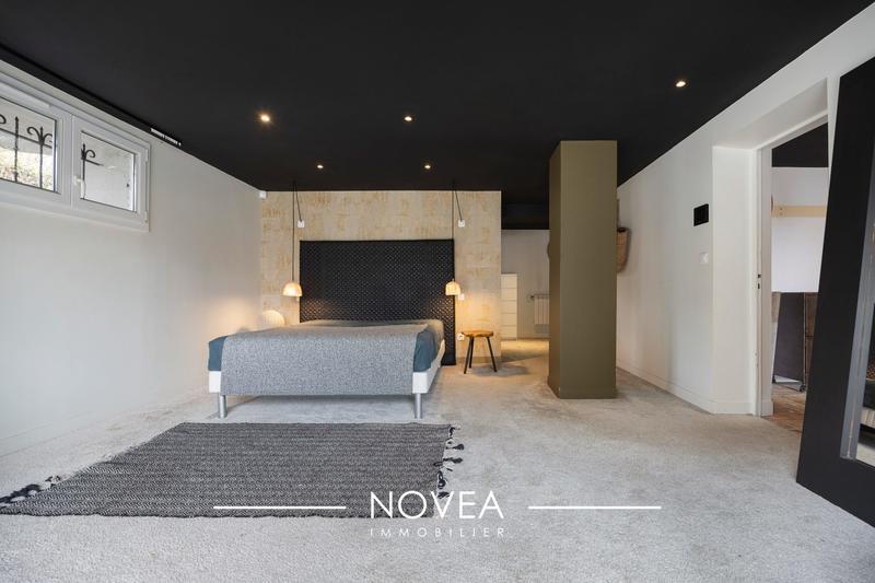 Maison - 296 m² - 8 pièces