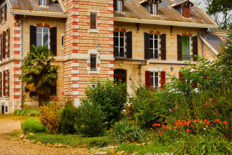 Château - 1 700 m² - 33 pièces